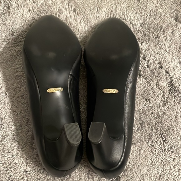 Vionic black leather pumps, EUC, size 9 - Picture 6 of 9
